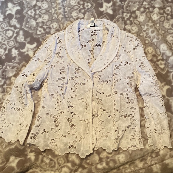 LILLY PULITZER white eyelet blazer.  In great condition size 8 - Picture 1 of 5